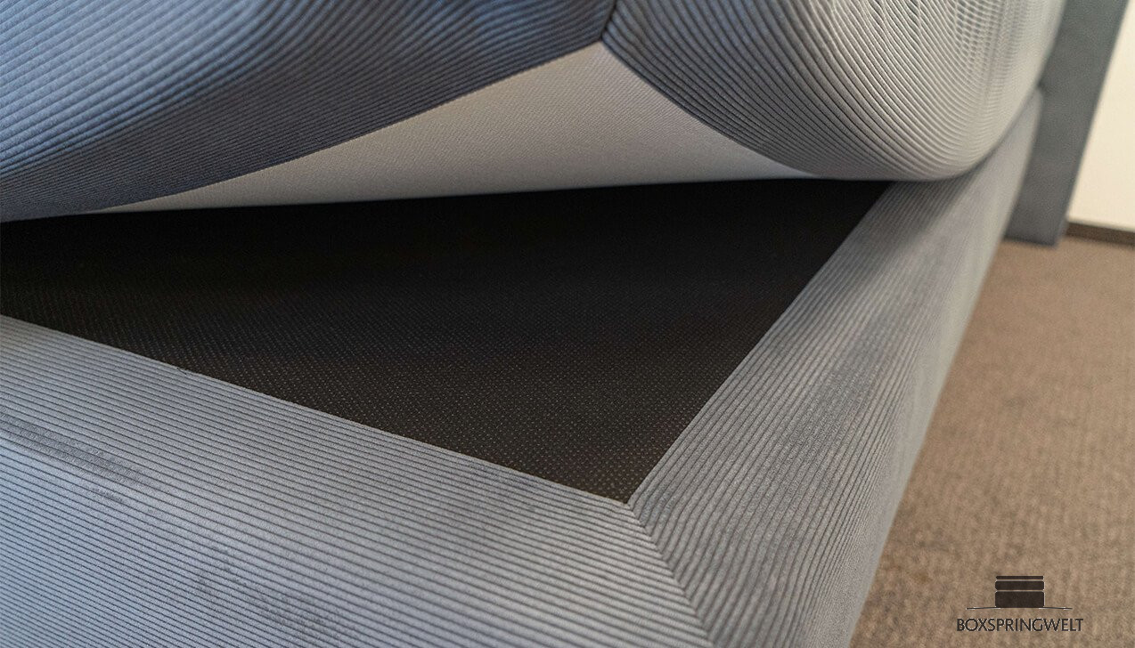 Perfekter Sitz: Box und Matratze mit Antirutsch-Spiegel; Bezug: Feincord Ontario Rauchblau