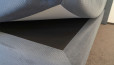 Perfekter Sitz: Box und Matratze mit Antirutsch-Spiegel; Bezug: Feincord Ontario Rauchblau